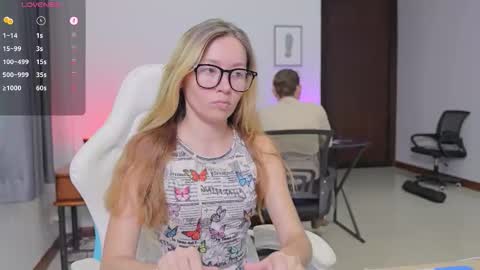 Snapshot of ellcrys chatting on October 2025 01:14:02 AM im Elsa lets go Subscribe to my OF and Youtube -35 online show from October 2025 01:14:02 AM