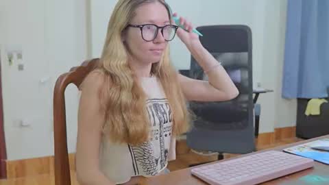 Snapshot of ellcrys chatting on October 2025 10:43:02 PM im Elsa lets go Subscribe to my OF and Youtube -35 online show from October 2025 10:43:02 PM