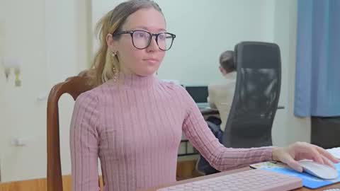 Snapshot of ellcrys chatting on October 2025 10:06:02 PM im Elsa lets go Subscribe to my OF and Youtube -35 online show from October 2025 10:06:02 PM