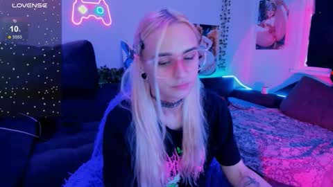 Ellie online show from November 2025 01:35:02 PM