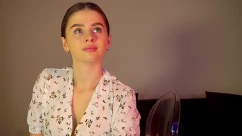 Snapshot of elliephant_ chatting on December 2024 10:45:02 AM just Emily online show from December 2024 10:45:02 AM