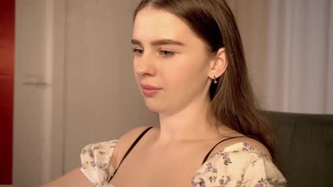 Snapshot of elliephant_ chatting on December 2024 11:23:02 AM just Emily online show from December 2024 11:23:02 AM