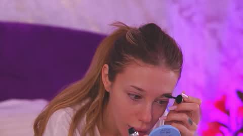 Snapshot of ellinanuria chatting on February 2026 04:09:01 AM EllinaNuria online show from February 2026 04:09:01 AM