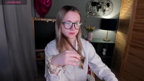 Snapshot of elliup chatting on October 2025 01:37:02 AM elliup online show from October 2025 01:37:02 AM