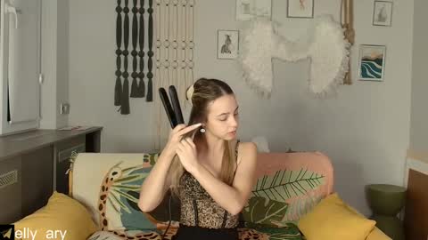 Snapshot of elly_ary chatting on December 2025 09:20:02 PM elly_ary online show from December 2025 09:20:02 PM