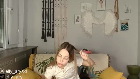 Snapshot of elly_ary chatting on January 2026 09:31:01 PM elly_ary online show from January 2026 09:31:01 PM
