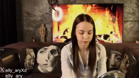 Snapshot of elly_ary chatting on February 2026 08:20:01 PM elly_ary online show from February 2026 08:20:01 PM