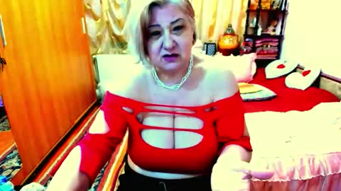 Snapshot of ellyhot53 chatting on April 2026 03:24:01 PM ellyhot53 online show from April 2026 03:24:01 PM