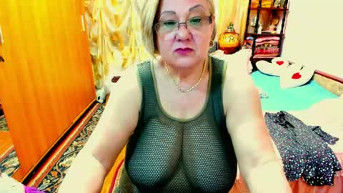 Snapshot of ellyhot53 chatting on June 2026 03:05:02 PM ellyhot53 online show from June 2026 03:05:02 PM