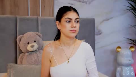 Snapshot of ellylynn chatting on November 2025 01:31:01 PM Elly online show from November 2025 01:31:01 PM