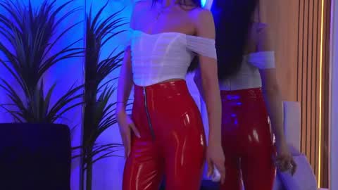 Elly online show from April 2026 06:35:01 PM