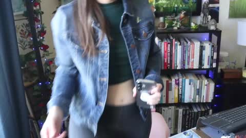 Elly Naomi online show from March 2026 04:51:01 PM