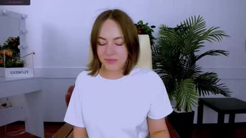 elma_lily online show from November 2025 07:18:01 AM