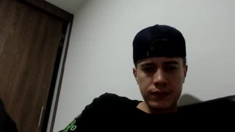 elmono33 online show from November 2025 09:09:01 AM