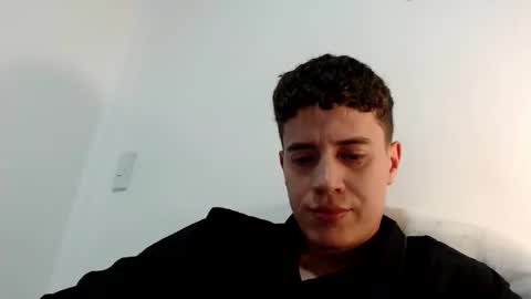 elmono33 online show from December 2025 06:24:02 PM