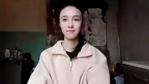 Snapshot of elouisevallian chatting on June 2026 02:11:02 AM Elara online show from June 2026 02:11:02 AM