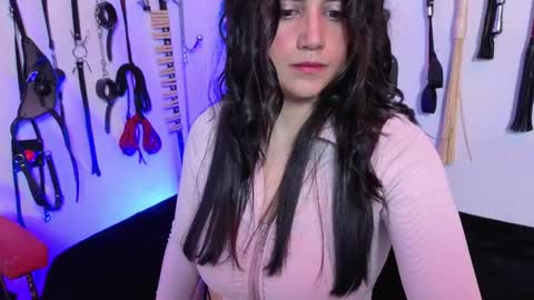 elowen_halley1 online show from May 2026 06:16:02 PM