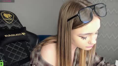 Snapshot of elsa_carterr chatting on November 2025 02:17:01 PM elsa_carterr online show from November 2025 02:17:01 PM