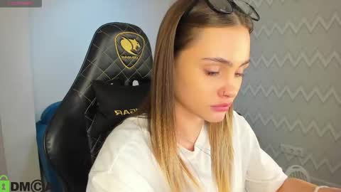 Snapshot of elsa_carterr chatting on November 2025 09:42:02 AM elsa_carterr online show from November 2025 09:42:02 AM