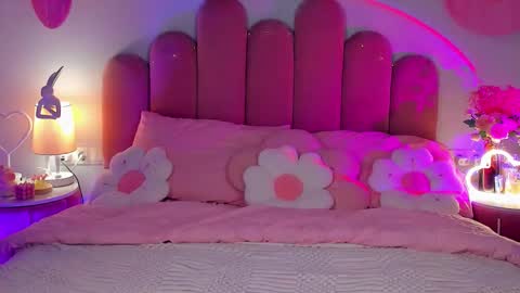 Snapshot of elsa_xo chatting on November 2025 08:13:02 PM Michelle online show from November 2025 08:13:02 PM