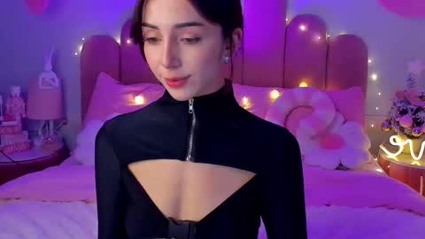 Snapshot of elsa_xo chatting on December 2025 07:51:01 PM Michelle online show from December 2025 07:51:01 PM