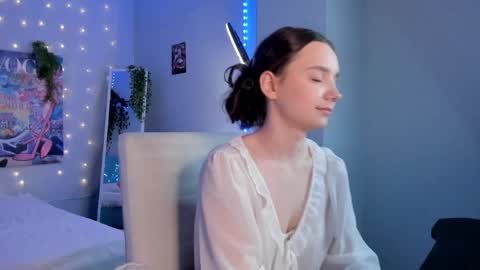 Elvienne online show from June 2026 03:11:01 AM
