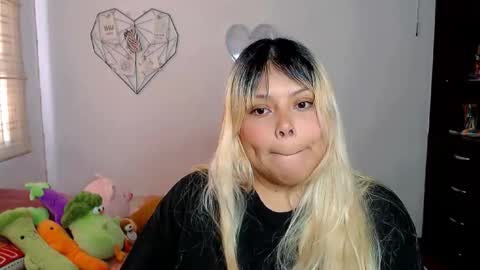 Snapshot of elymoon chatting on October 2025 08:59:01 PM Ely online show from October 2025 08:59:01 PM