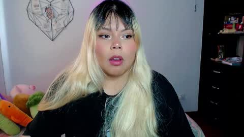 Snapshot of elymoon chatting on October 2025 07:14:02 PM Ely online show from October 2025 07:14:02 PM