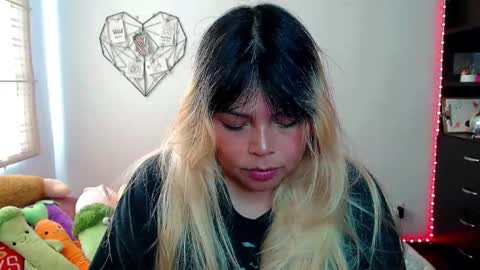 Snapshot of elymoon chatting on November 2025 03:16:02 PM Ely online show from November 2025 03:16:02 PM