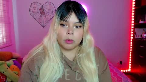 Snapshot of elymoon chatting on November 2025 09:26:01 PM Ely online show from November 2025 09:26:01 PM