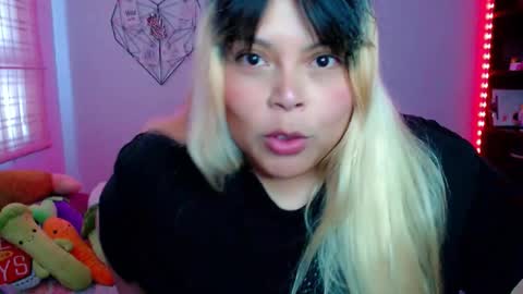 Snapshot of elymoon chatting on December 2025 09:35:01 PM Ely online show from December 2025 09:35:01 PM