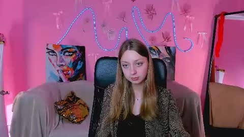 Snapshot of elyra_lir chatting on June 2026 06:01:01 AM Elly online show from June 2026 06:01:01 AM