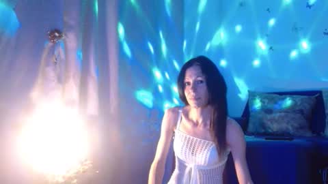 Elisa online show from November 2025 06:29:01 PM