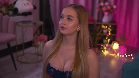 Snapshot of elyssawetxx chatting on November 2025 07:29:02 PM Elyssa online show from November 2025 07:29:02 PM