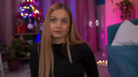 Snapshot of elyssawetxx chatting on December 2025 07:43:01 PM Elyssa online show from December 2025 07:43:01 PM