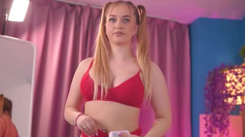 Snapshot of elyssawetxx chatting on February 2026 07:39:02 PM Elyssa online show from February 2026 07:39:02 PM