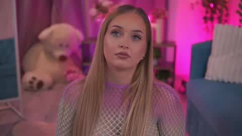 Snapshot of elyssawetxx chatting on February 2026 07:43:01 PM Elyssa online show from February 2026 07:43:01 PM