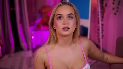 Snapshot of elyssawetxx chatting on June 2026 06:50:01 PM Elyssa online show from June 2026 06:50:01 PM