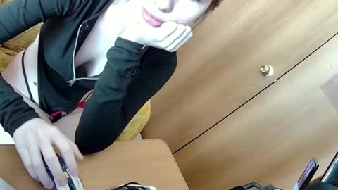 Snapshot of elza_com chatting on February 2026 07:28:02 AM Elza Kom online show from February 2026 07:28:02 AM