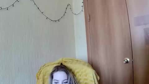 Snapshot of elza_com chatting on March 2026 05:11:01 AM Elza Kom online show from March 2026 05:11:01 AM