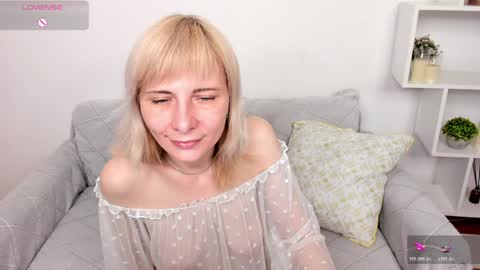 Snapshot of elzaglower chatting on April 2026 02:06:01 AM Elza online show from April 2026 02:06:01 AM