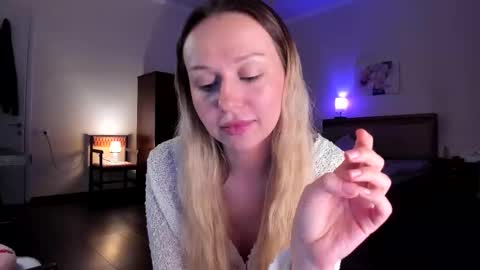 Emilie online show from March 2026 06:03:02 PM