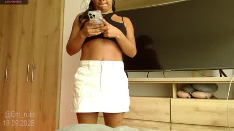 Snapshot of em_rotic chatting on September 2025 05:15:02 PM Emilia online show from September 2025 05:15:02 PM