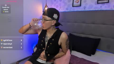 emahills__axelrose online show from October 2025 01:45:02 PM