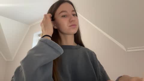 Alina online show from November 2025 11:45:01 AM