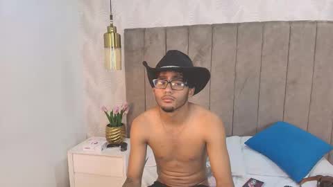 Snapshot of emely_606 chatting on December 2025 04:35:02 PM Emely Antony online show from December 2025 04:35:02 PM