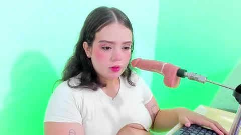 Snapshot of emely_pregnant1 chatting on February 2026 12:05:02 AM Emy online show from February 2026 12:05:02 AM