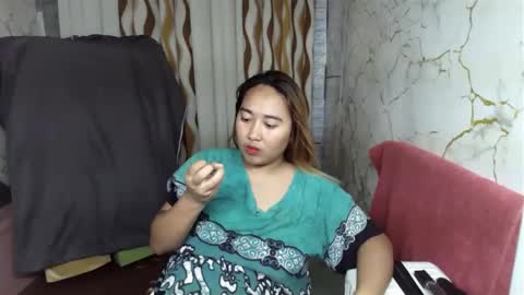 Snapshot of emely_slutxxx chatting on December 2025 08:00:02 AM Emely online show from December 2025 08:00:02 AM