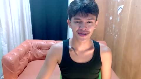 Snapshot of emerald_cummer chatting on December 2025 01:12:02 AM emerald_cummer online show from December 2025 01:12:02 AM