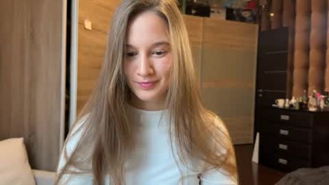 emi__ly online show from December 2025 06:51:01 AM